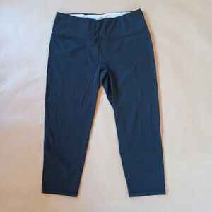 Victorias Secret VSX Sport Capri Knockout Black Leggings Large Activewear